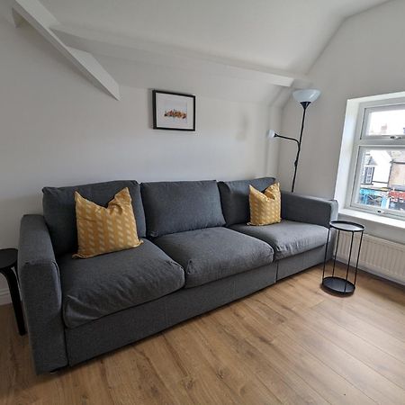 Top Floor Apartment Ландъндо Екстериор снимка