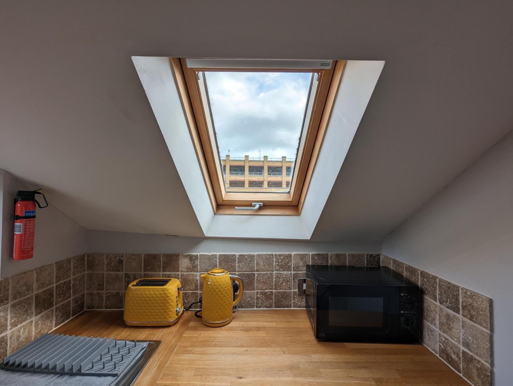 Top Floor Apartment Ландъндо Екстериор снимка
