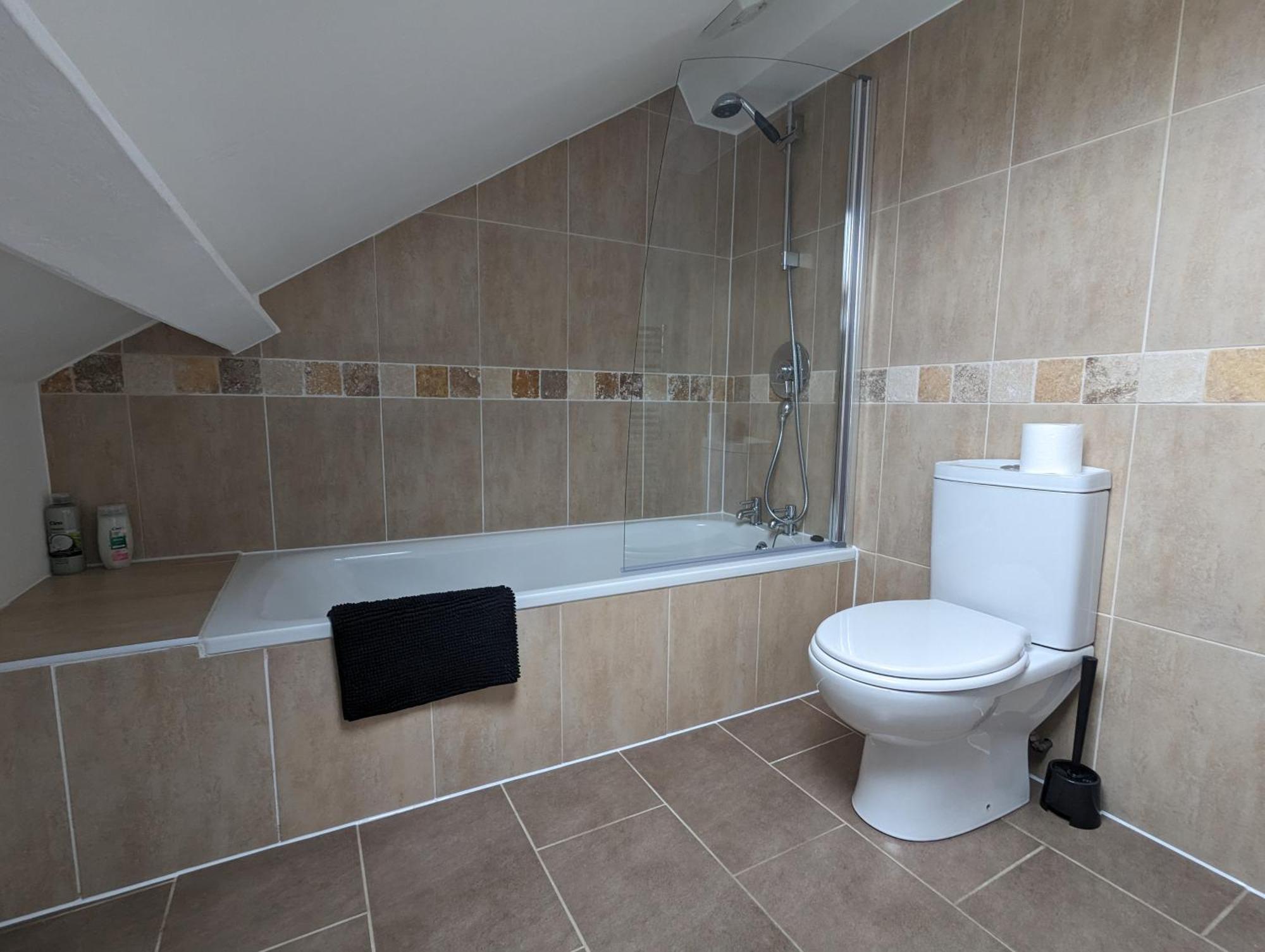 Top Floor Apartment Ландъндо Екстериор снимка
